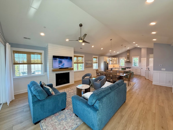 تلفزيون ذكي، مدفأة، ألعاب فيديو