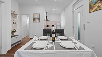 Apartment | Dining