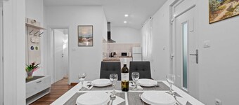 One-bedroom Apartment Near Beach