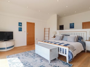 4 bedrooms, individually decorated, individually furnished, free WiFi - The Old Harbour Masters House (Fowey)