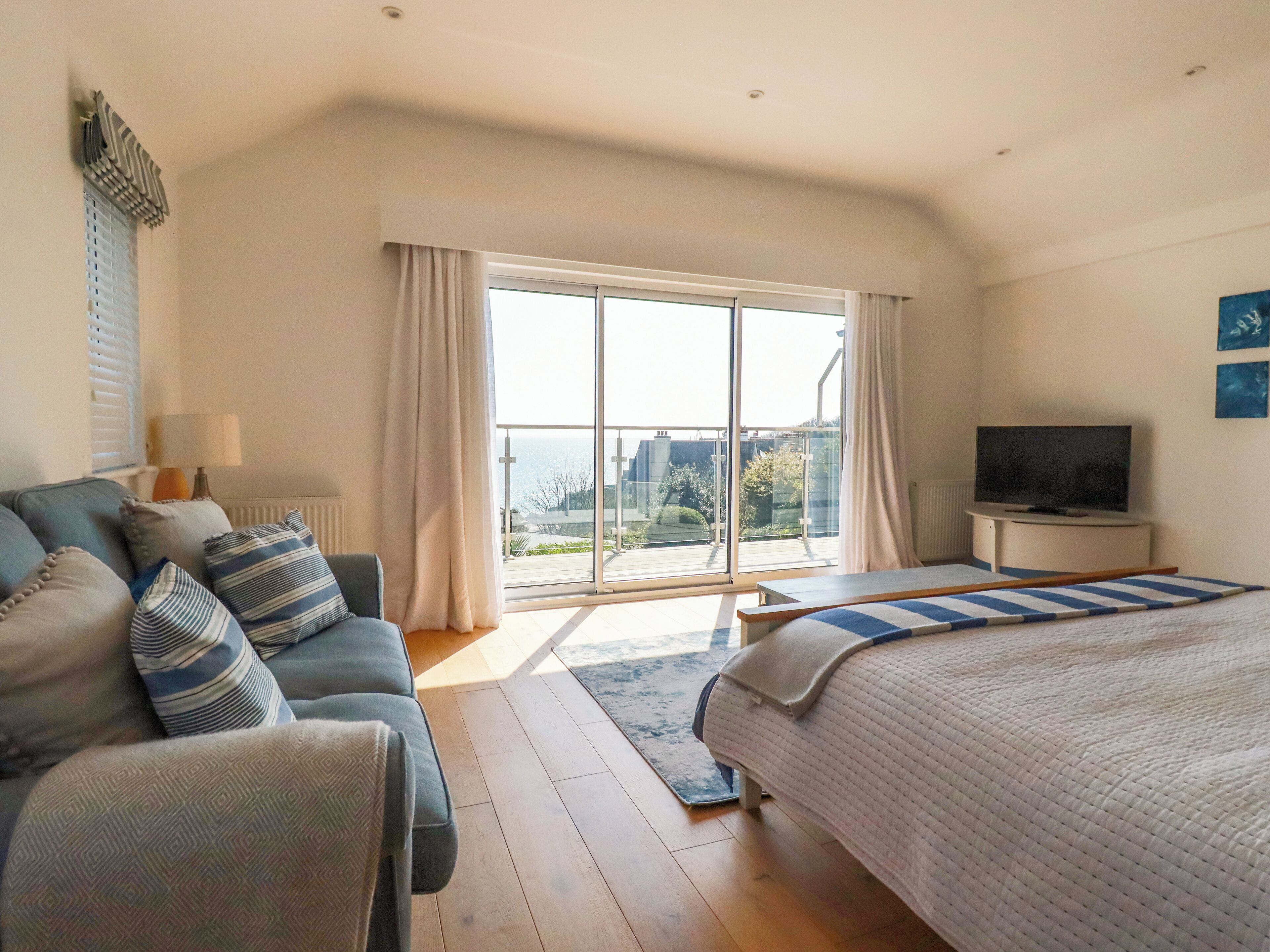 4 bedrooms, individually decorated, individually furnished, free WiFi