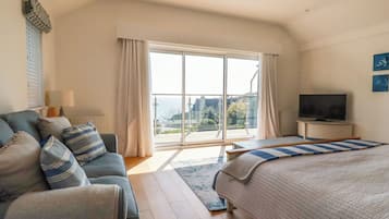 4 bedrooms, individually decorated, individually furnished, free WiFi