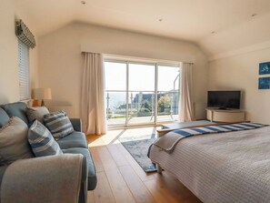 4 bilik tidur, dihias secara berasingan 