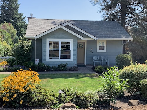 Charming 1-bedroom cottage in Oregon City