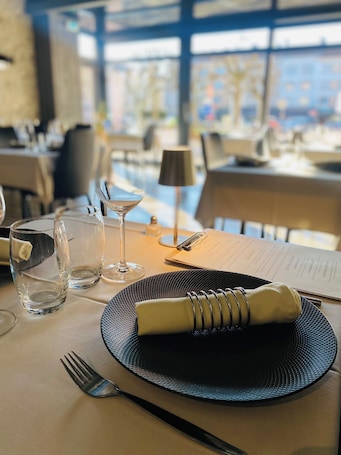 Restaurante. Chambres Dancourt