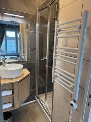 Comfort Double Room | Bathroom - Chambres Dancourt (Charmes)
