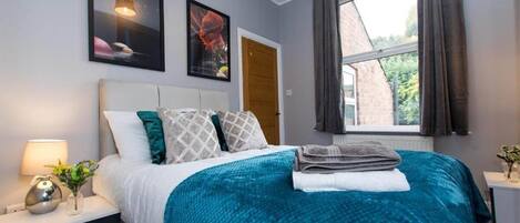 5 soverom, strykejern/-brett, internettilgang og sengetøy