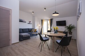 Apartment | Dining