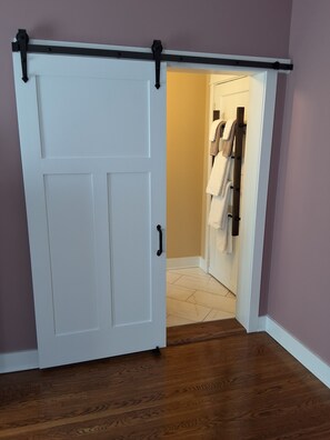 Deluxe Suite, 1 King Bed | Bathroom | Eco-friendly toiletries, hair dryer, slippers, towels - Bourbon Barrel Inn Bed & Breakfast (Louisville)
