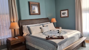 Superior Suite, 1 King Bed, Private Bathroom