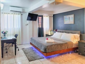 1 bedroom, iron/ironing board, WiFi, bed sheets - Genesis King Suite Apt 4 located in peaceful valley AC, Wi-Fi, King Bed (Cassada Gardens)