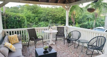 Genesis King Suite Apt 4 located in peaceful valley AC, Wi-Fi