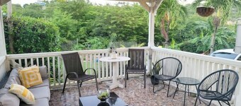 Genesis King Suite Apt 4 located in peaceful valley AC, Wi-Fi