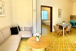 TV - Furlong2 Apartment in down Town city near the malecón and restaurants (La Paz)