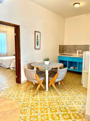 Dining - Furlong2 Apartment in down Town city near the malecón and restaurants (La Paz)