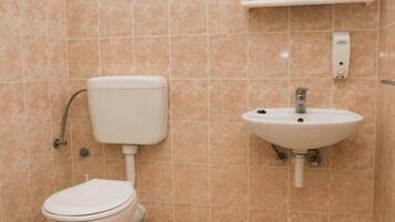 Apartment | Bathroom