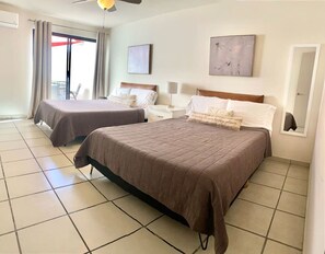 2 slaapkamers, een bureau, een strijkplank/strijkijzer, wifi