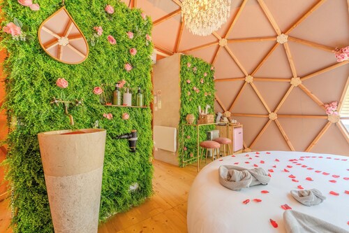 Fiore Dome with Jacuzzi 15 min from Disney