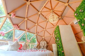 Travel cot, WiFi, bed sheets - Fiore Dome with Jacuzzi 15 min from Disney (Nanteuil-lès-Meaux)