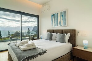 3 slaapkamers, een strijkplank/strijkijzer, internet, beddengoed