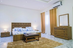 3 室のベッドルーム、WiFi、ベッドシーツ