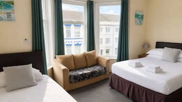 Triple Room | WiFi (free), bed sheets