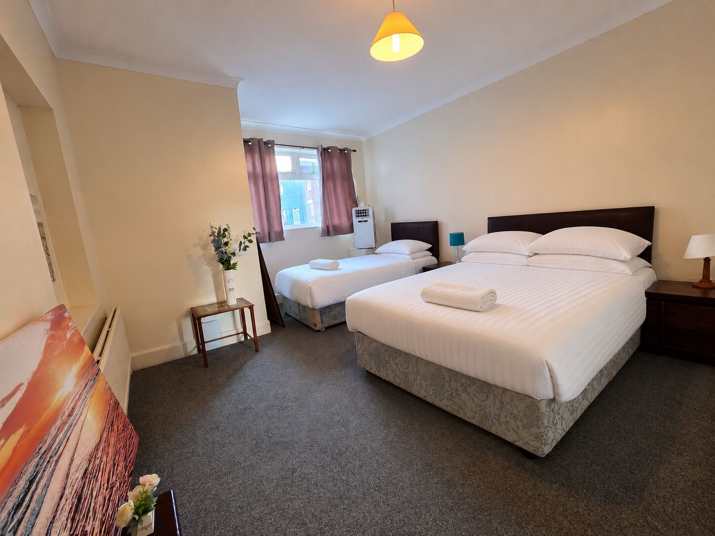 Suite, Air conditioning | Free WiFi, bed sheets