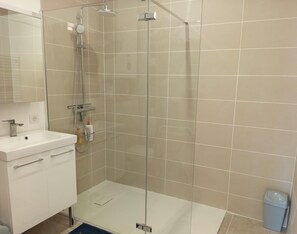 Shower, towels