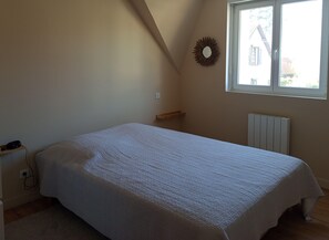 4 多间卧室、熨斗/熨衣板、WiFi、床单