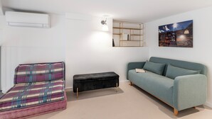 Unclassified image, 5 of 11, button - Cosy T2 in Cannes (Cannes)