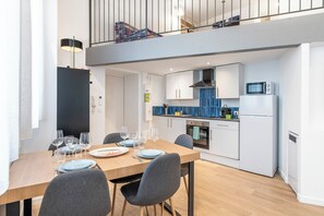 ثلاجة، ميكروويف، فرن، غسالة أطباق