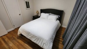 3 bedrooms, iron/ironing board, WiFi, bed sheets - Private 3 Bedroom Getaway Near the Airport (College Park)