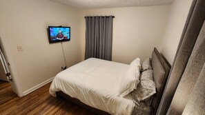 3 chambres, fer et planche à repasser, Wi-Fi, draps fournis
