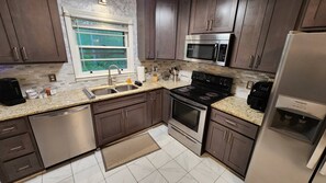 Microwave, oven, stovetop, dishwasher - Private 3 Bedroom Getaway Near the Airport (College Park)