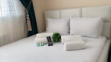 Cortinas blackout, tabla de planchar con plancha y wifi gratis 