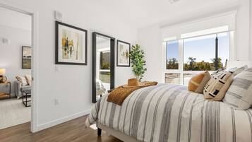 Apartment, 2 Schlafzimmer | 1 Schlafzimmer, laptopgeeigneter Arbeitsplatz, Bügeleisen/Bügelbrett