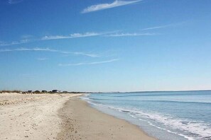 Beach nearby - 3BR/2BA - Awesome Views - Walk Everywhere (Oak Island)