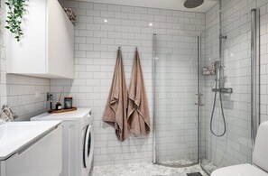 Håndklær, såpe og toalettpapir