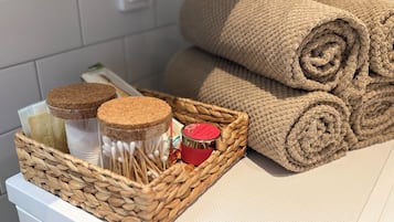 Handdukar, tvÄl och toalettpapper