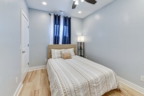3 habitaciones, tabla de planchar con plancha, wifi y ropa de cama