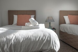 Laptop workspace, iron/ironing board, free WiFi - Burren Court Lodge (Ballyvaughan)