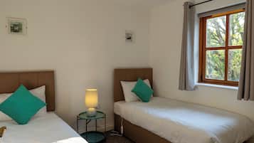 Laptop workspace, iron/ironing board, free WiFi
