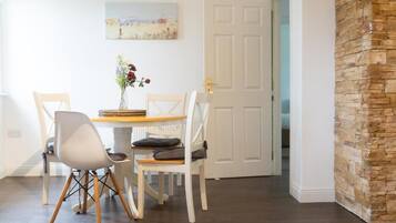 Deluxe Apartment, Garden View | Living area