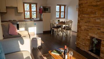 Deluxe Apartment, Garden View | Living area