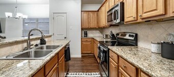 The Getaway -N. Lubbock - 4 Bedroom