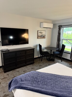 Single Room, 1 King Bed, City View | Free WiFi