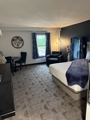 Single Room, 1 Queen Bed, River View - The Grant Hotel and Venue (Buchanan)