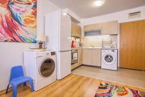 Microwave, oven, stovetop, coffee/tea maker