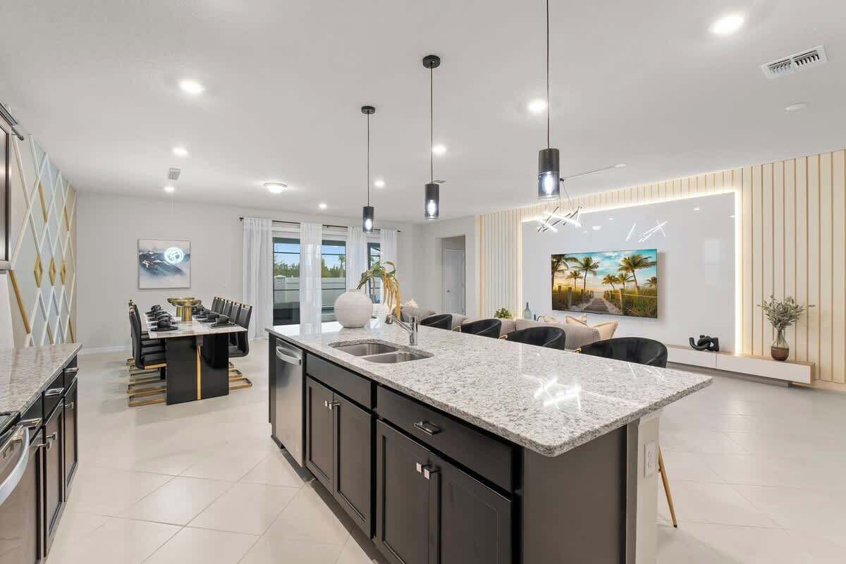 Family House, Multiple Bedrooms, Private Pool | Private kitchen