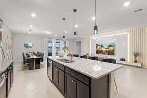 Family House, Multiple Bedrooms, Private Pool | Private kitchen